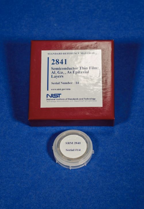 SRM 2841 半導(dǎo)體薄膜：Alx鎵1-xAs外延層(Al摩爾分?jǐn)?shù))x (接近0.20)